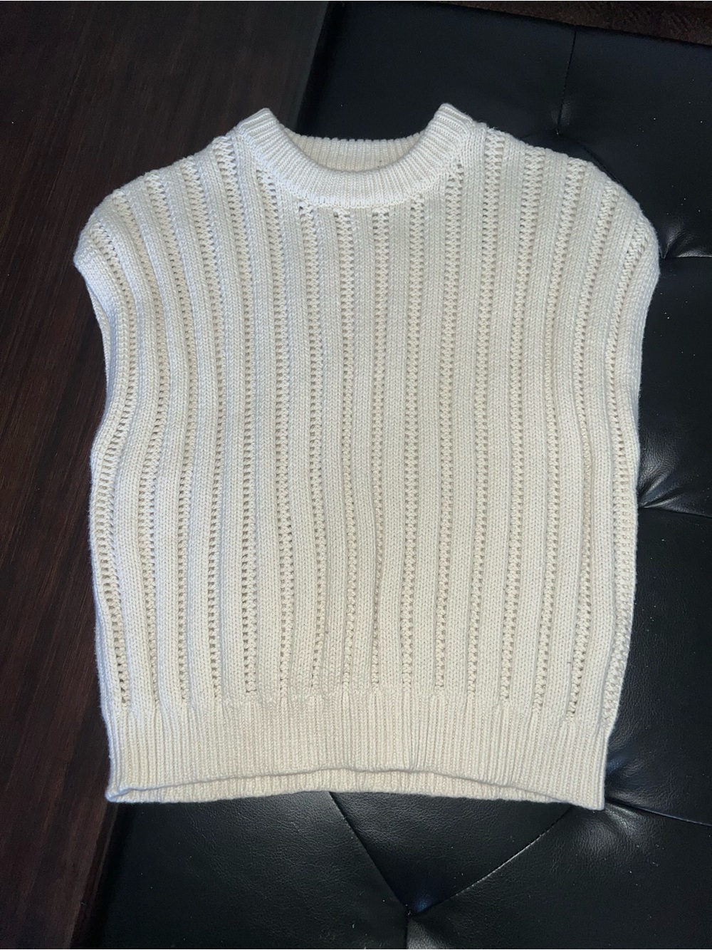 moon & madison Cream Knit Sleeveless Crew Sweater Vest